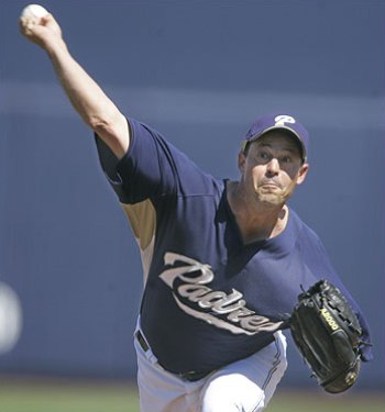 Greg Maddux pitching
