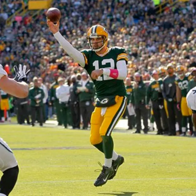 Aaron Rodgers throwing